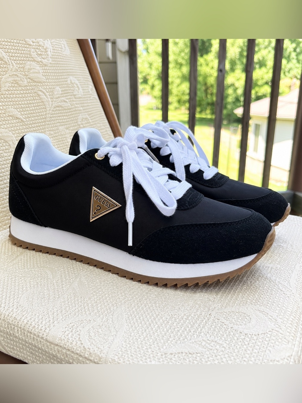 GUESS Women’s Black & White Logo Sneakers Size 7.5 – New Without Tags